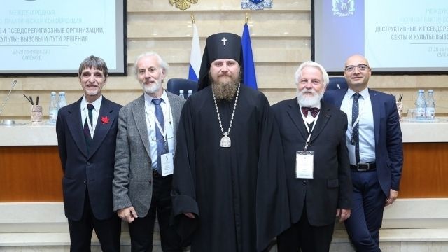 Gerry Armstrong, Alexander Dvorkin (FECRIS Vice-President), Thomas Gandow and Luigi Corvaglia (member of the Board) during a FECRIS conference in Salekhard, Sibéria, 29 September 2017. In the Center, Mgr Nikolai Chashin.