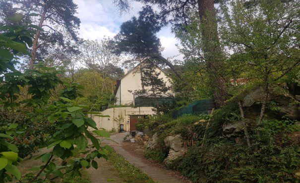 Centre of spiritual retreat for yoga practitioners in Buthiers
