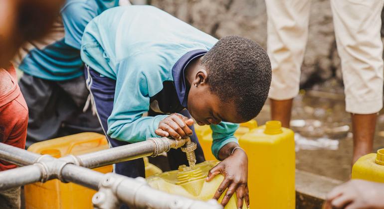 DR Congo: Clean water ‘a lifeline’ for around 364,000 children a day in Goma